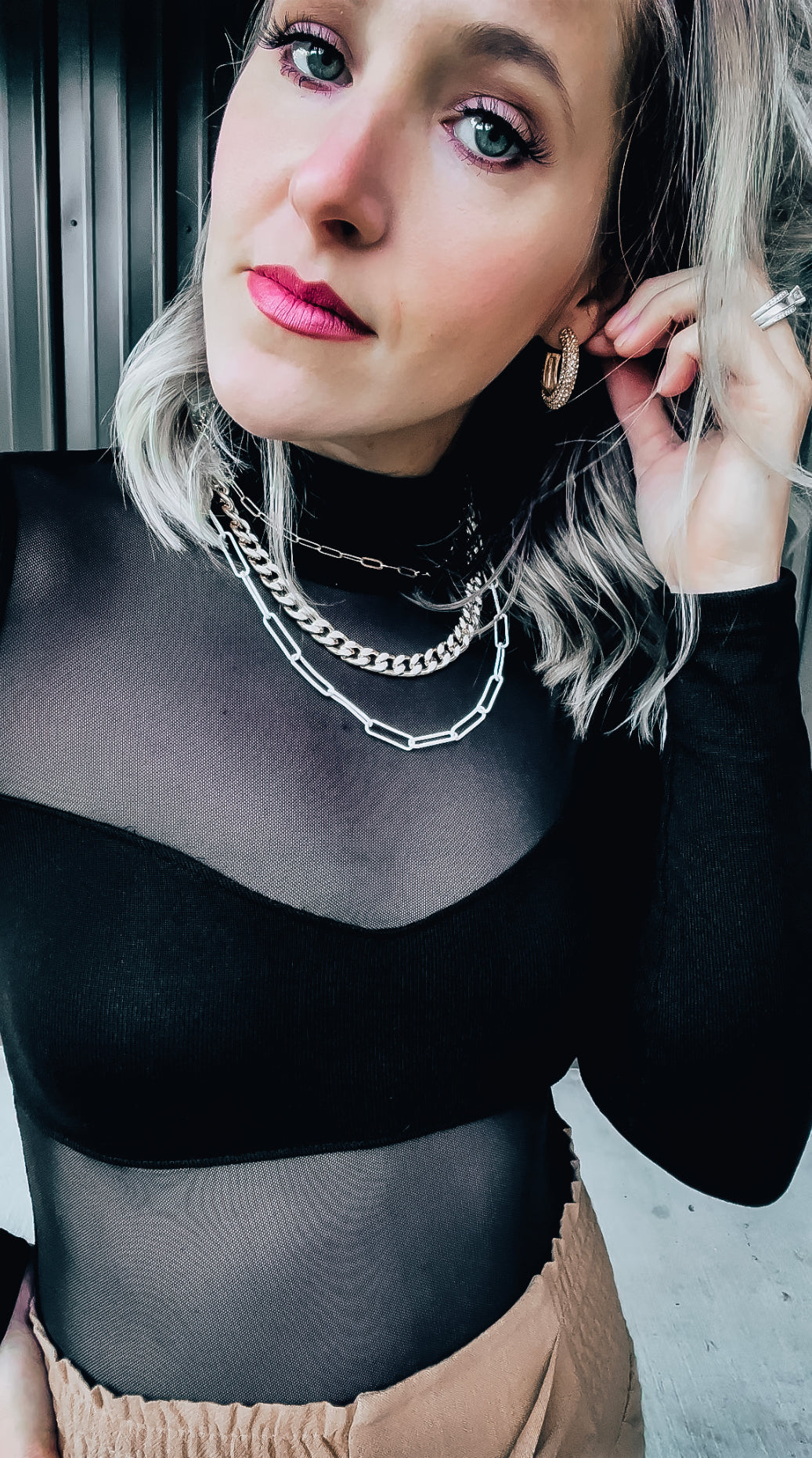 White & Gold Chain Necklace Set - Image 4
